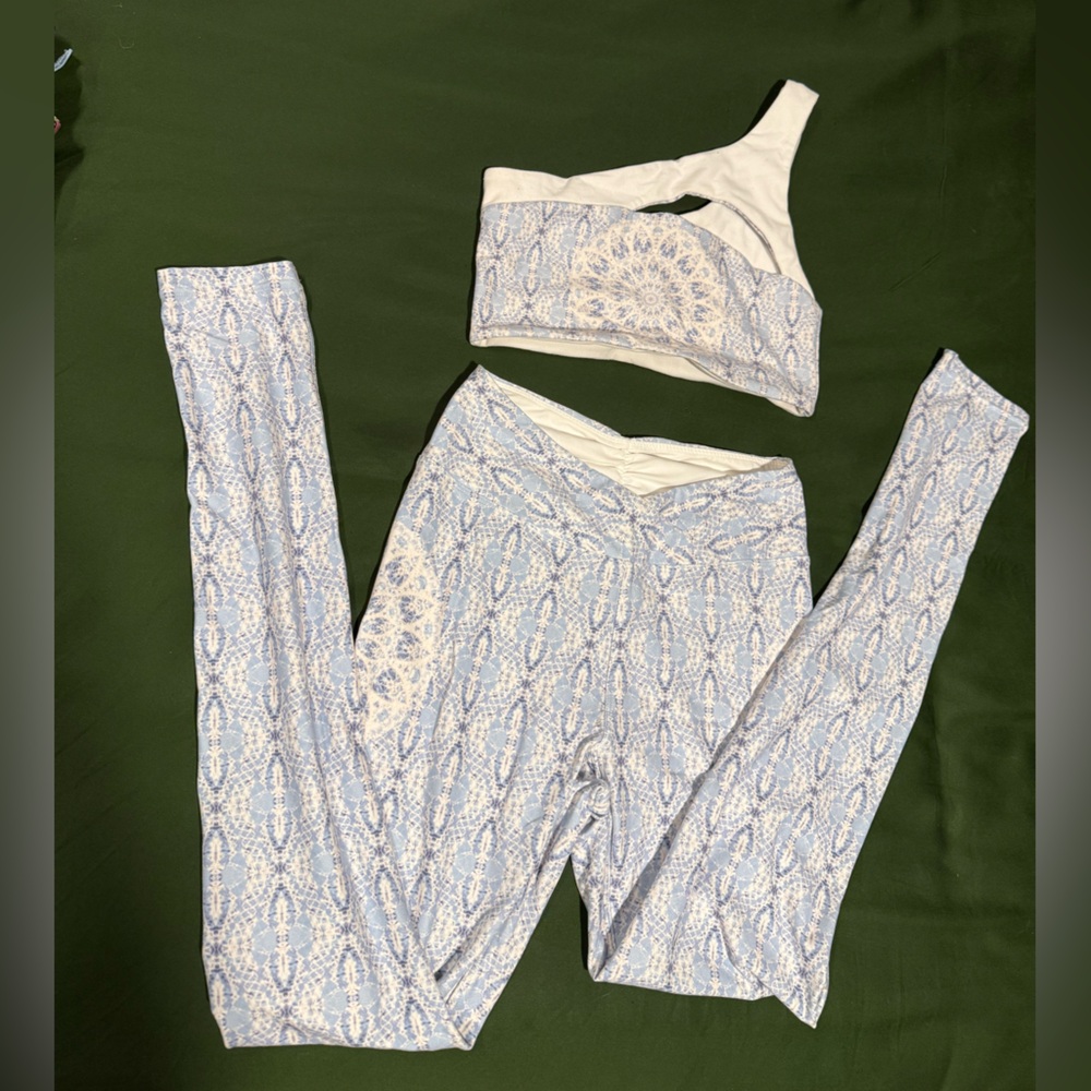 Sustainable Brand Wolven Cross Over Workout Set!